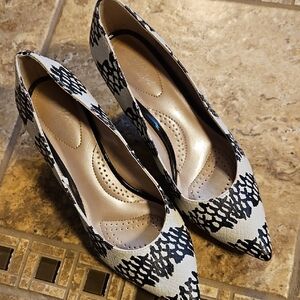 Dexflex Comfort Black and Cream Patterned Heels